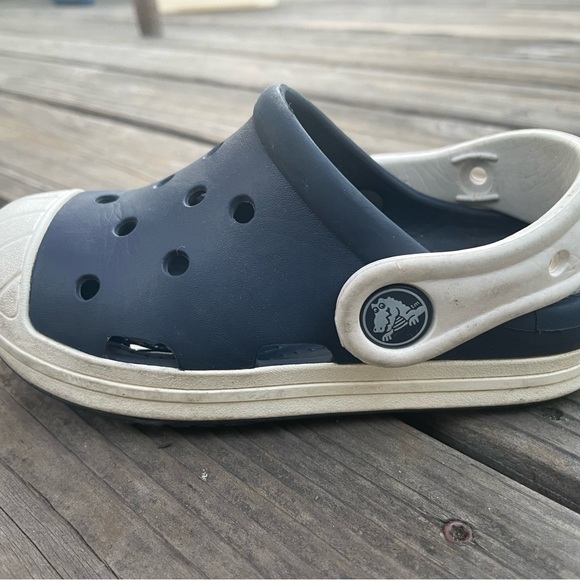 Toddler crocs, size 9. - Picture 3 of 4